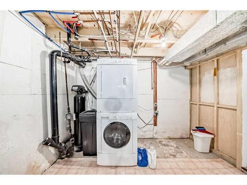 234 10A Street Nw, Calgary, AB - Indoor Photo Showing Laundry Room