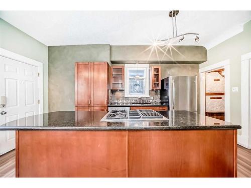 234 10A Street Nw, Calgary, AB - Indoor Photo Showing Kitchen