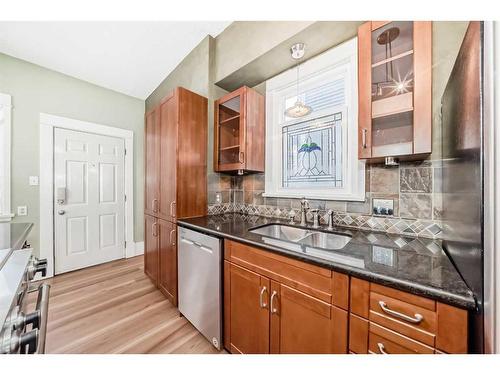 234 10A Street Nw, Calgary, AB - Indoor Photo Showing Kitchen With Double Sink With Upgraded Kitchen