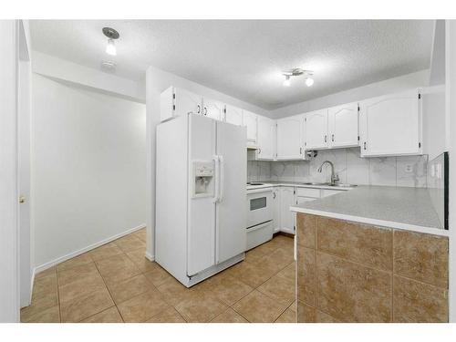 105 Somervale Park Sw, Calgary, AB - Indoor Photo Showing Kitchen