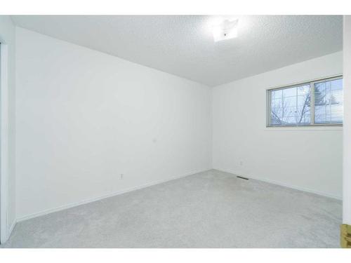 105 Somervale Park Sw, Calgary, AB - Indoor Photo Showing Other Room