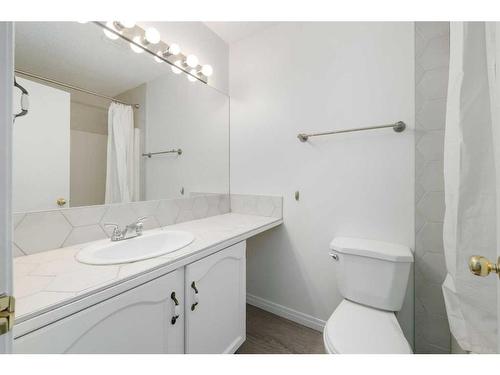 105 Somervale Park Sw, Calgary, AB - Indoor Photo Showing Bathroom