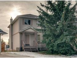 117 Coral Springs Bay NE Calgary, AB T3J 3P4