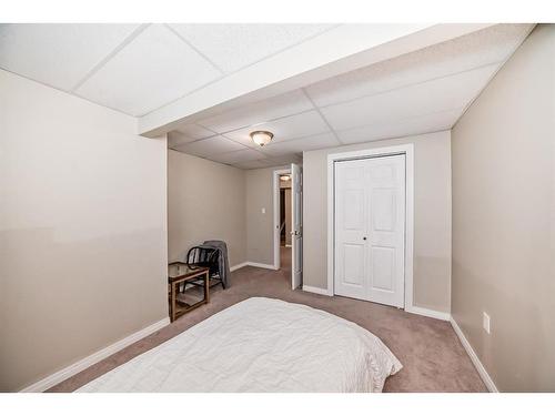 275 Taravista Street Ne, Calgary, AB - Indoor Photo Showing Bedroom