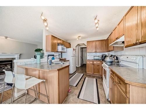 275 Taravista Street Ne, Calgary, AB - Indoor Photo Showing Kitchen