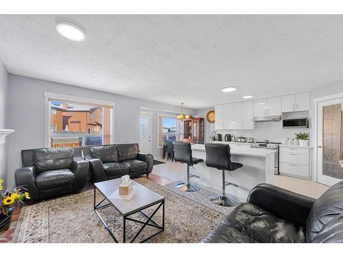 216 Tarawood Place Ne, Calgary, AB - Indoor Photo Showing Living Room