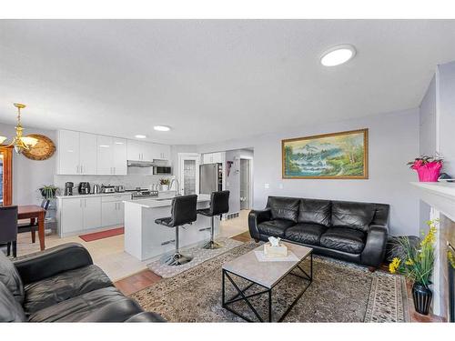 216 Tarawood Place Ne, Calgary, AB - Indoor Photo Showing Living Room