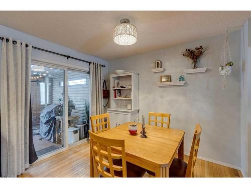 129 Elgin Place Se, Calgary, AB - Indoor Photo Showing Dining Room