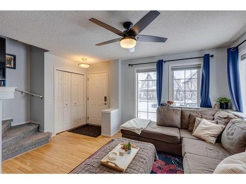 129 Elgin Place Se, Calgary, AB - Indoor Photo Showing Living Room