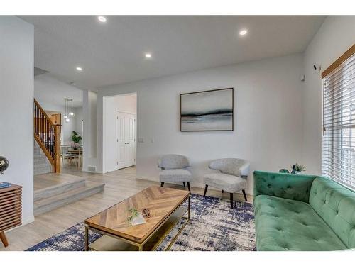 22 Copperstone Green Se, Calgary, AB - Indoor Photo Showing Living Room