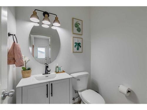 22 Copperstone Green Se, Calgary, AB - Indoor Photo Showing Bathroom