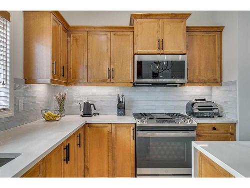 22 Copperstone Green Se, Calgary, AB - Indoor Photo Showing Kitchen