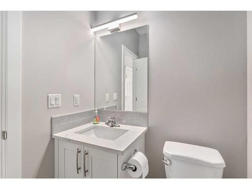 159 Sherview Grove Nw, Calgary, AB - Indoor Photo Showing Bathroom