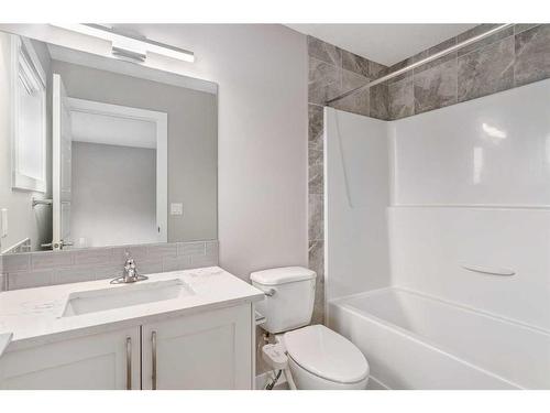 159 Sherview Grove Nw, Calgary, AB - Indoor Photo Showing Bathroom