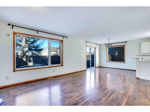 801 Martindale Boulevard Ne, Calgary, AB - Indoor Photo Showing Living Room