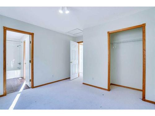 801 Martindale Boulevard Ne, Calgary, AB - Indoor Photo Showing Other Room