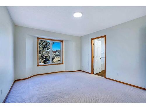 801 Martindale Boulevard Ne, Calgary, AB - Indoor Photo Showing Other Room