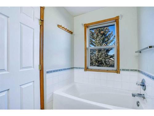 801 Martindale Boulevard Ne, Calgary, AB - Indoor Photo Showing Bathroom