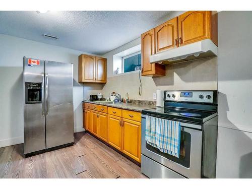 801 Martindale Boulevard Ne, Calgary, AB - Indoor Photo Showing Kitchen