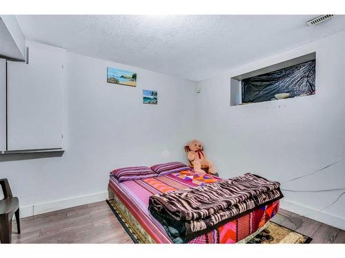 801 Martindale Boulevard Ne, Calgary, AB - Indoor Photo Showing Bedroom