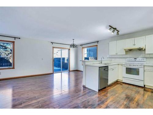 801 Martindale Boulevard Ne, Calgary, AB - Indoor Photo Showing Kitchen