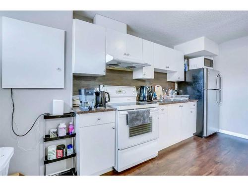 54 Taracove Road Ne, Calgary, AB - Indoor Photo Showing Kitchen