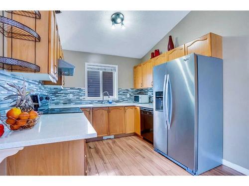 54 Taracove Road Ne, Calgary, AB - Indoor Photo Showing Kitchen