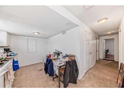 4023 44 Avenue Ne, Calgary, AB - Indoor