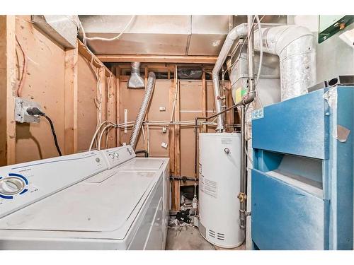 4023 44 Avenue Ne, Calgary, AB - Indoor Photo Showing Laundry Room