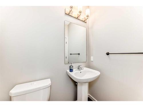 142 Marquis Heights Se, Calgary, AB - Indoor Photo Showing Bathroom