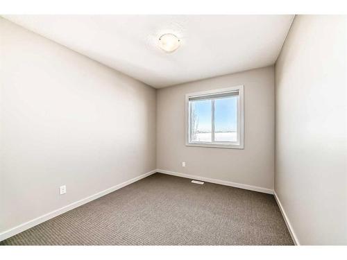 142 Marquis Heights Se, Calgary, AB - Indoor Photo Showing Other Room