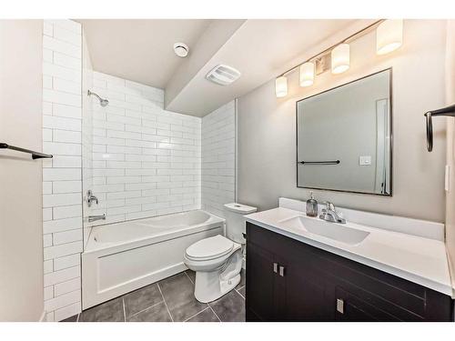 142 Marquis Heights Se, Calgary, AB - Indoor Photo Showing Bathroom