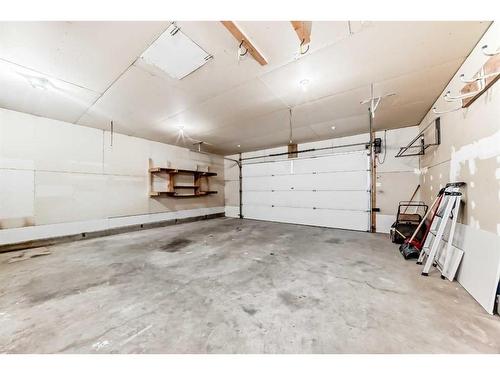 142 Marquis Heights Se, Calgary, AB - Indoor Photo Showing Garage