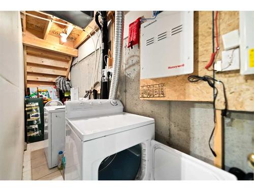 82 Panatella Villas Nw, Calgary, AB - Indoor Photo Showing Laundry Room