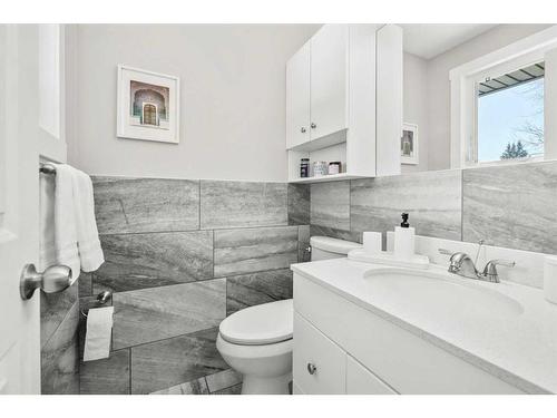 13128 6 Street Sw, Calgary, AB - Indoor Photo Showing Bathroom