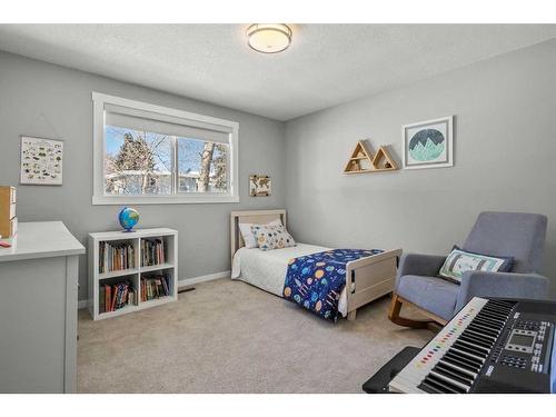 13128 6 Street Sw, Calgary, AB - Indoor Photo Showing Bedroom