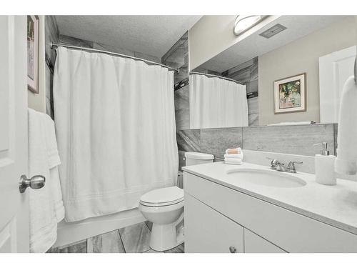 13128 6 Street Sw, Calgary, AB - Indoor Photo Showing Bathroom