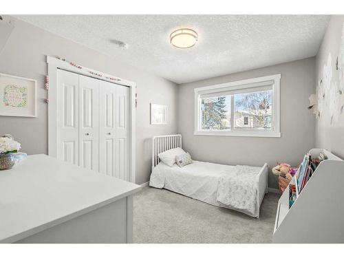 13128 6 Street Sw, Calgary, AB - Indoor Photo Showing Bedroom