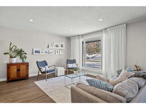 13128 6 Street Sw, Calgary, AB - Indoor Photo Showing Living Room