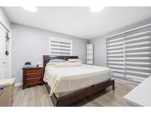 5815 24 Avenue Ne, Calgary, AB - Indoor Photo Showing Bedroom