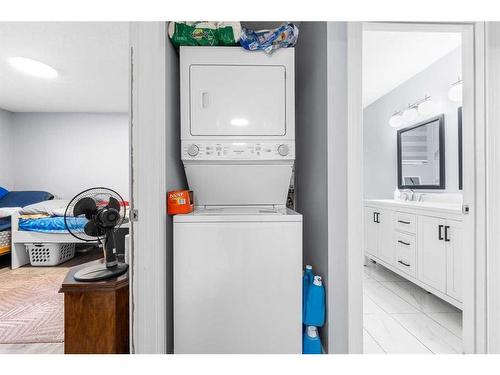 5815 24 Avenue Ne, Calgary, AB - Indoor Photo Showing Laundry Room