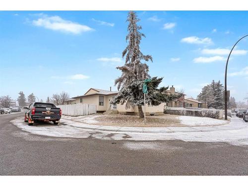 5815 24 Avenue Ne, Calgary, AB - Outdoor