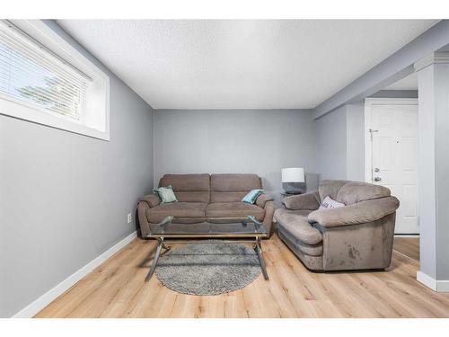 5815 24 Avenue Ne, Calgary, AB - Indoor