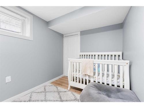 5815 24 Avenue Ne, Calgary, AB - Indoor Photo Showing Bedroom