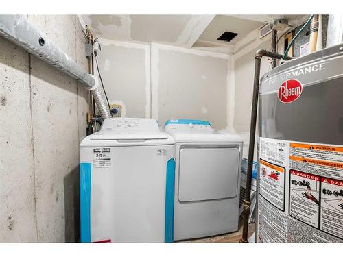 5815 24 Avenue Ne, Calgary, AB - Indoor Photo Showing Laundry Room