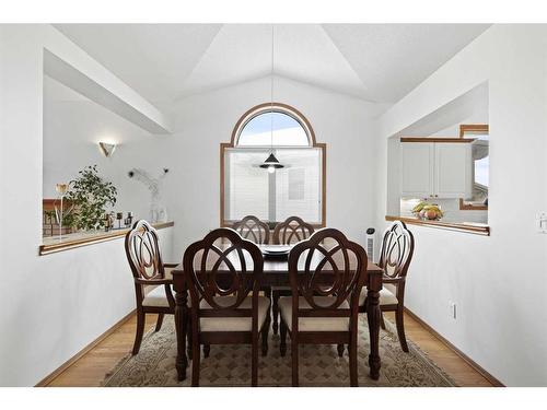 44 Sierra Nevada Rise Sw, Calgary, AB - Indoor Photo Showing Dining Room