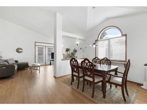 44 Sierra Nevada Rise Sw, Calgary, AB - Indoor Photo Showing Dining Room