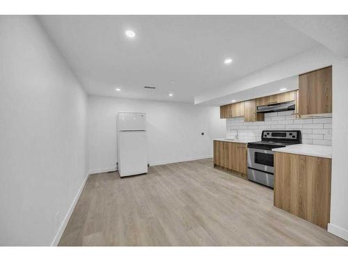 5915 Rundlehorn Drive Ne, Calgary, AB - Indoor Photo Showing Kitchen