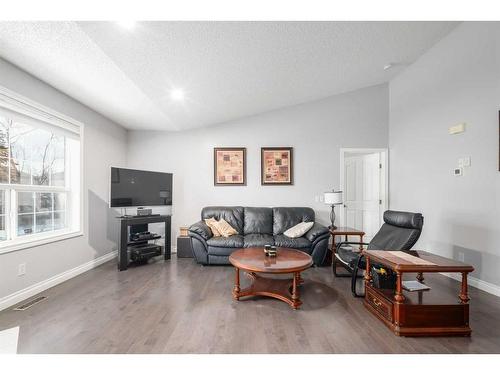 22 Mt Douglas Villas Se, Calgary, AB - Indoor Photo Showing Living Room