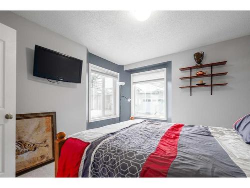 22 Mt Douglas Villas Se, Calgary, AB - Indoor Photo Showing Bedroom